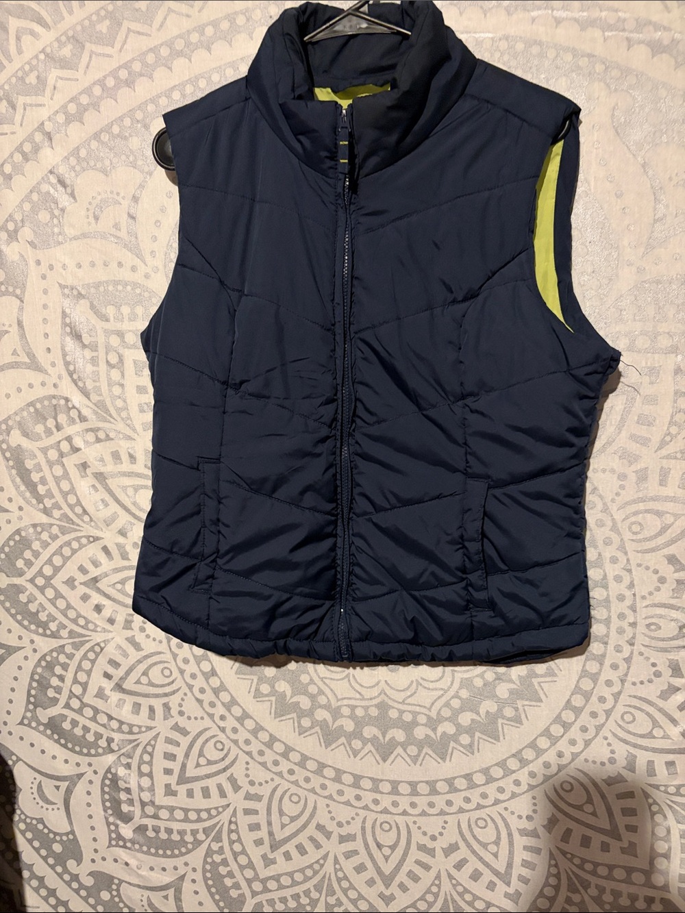 Aéropostale Navy Blue Puffer Vest Large Chevron Quilted Lime Green Accent Zip L